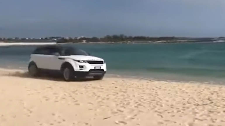 Μπήκαν στην παραλία με το SUV και «έφαγαν» πρόστιμο 2.700 ευρώ